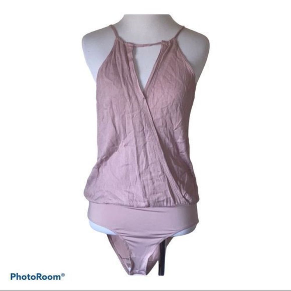 5/$30 ๐ Vanilla star small faux wrap bodysuitโ